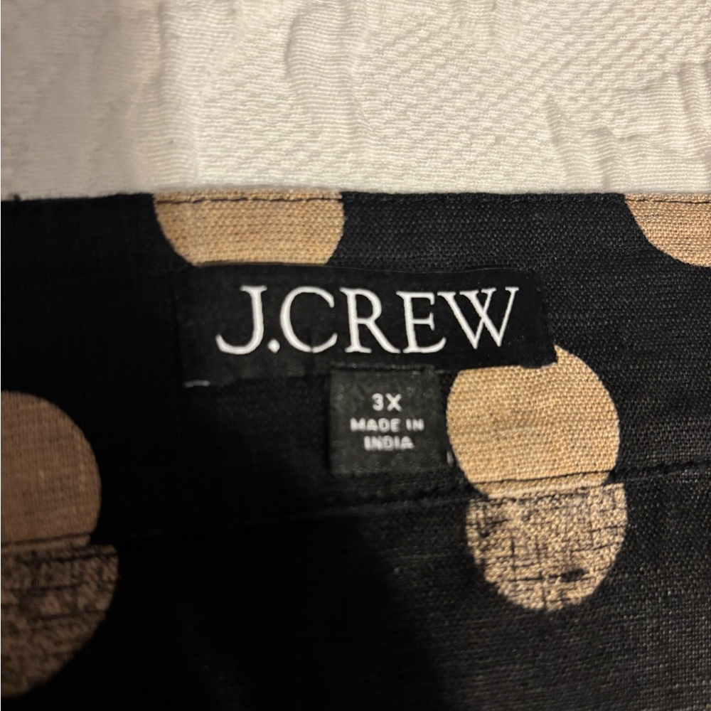 JCrew polka dot blouse made with 100% linen. Square neckline puff sleeves. - Picture 5 of 6